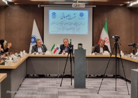 مراحل مطالعاتی طرح توسعه هرمز در حال انجام است  / معادن بزرگ استان کارت های بازرگانی خارج از استان دارند / ساخت درمانگاه تخصصی بازرگانان هرمزگان در دستور کار است  / برگزاری همایش گرمسیری و خرما در زمستان