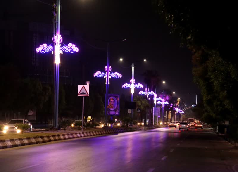 نصب ۲۲ عدد المان نوری طرح گل لاله در بلوار امام خمینی (ره)