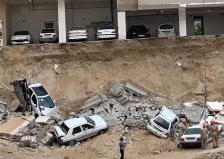 رئیس آتش‌نشانی بندرعباس:
                                ریزش پارکینگ خانه در بندرعباس خسارت جانی نداشت
