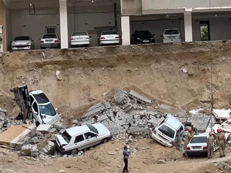 رئیس آتش‌نشانی بندرعباس:
                                ریزش پارکینگ خانه در بندرعباس خسارت جانی نداشت
