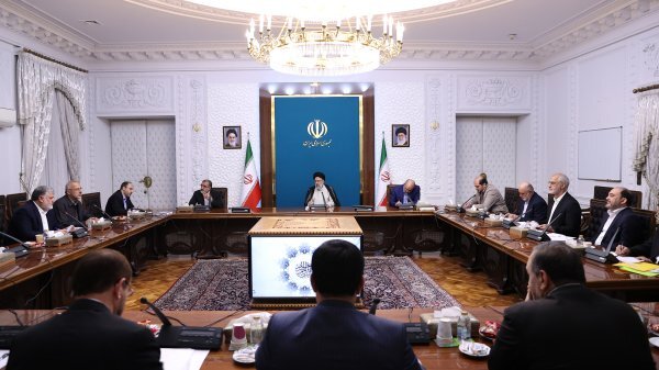 رئیسی در نشست‌ استانداران مطرح کرد
                                ضرورت ایجاد کارگروهی برای واگذاری برخی اختیارات به استانداران