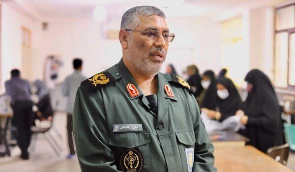 فرمانده منطقه یکم نیروی دریایی سپاه:
                                نیروی دریایی سپاه و ارتش قدرت بلامنازع خلیج‌فارس و دریای عمان هستند