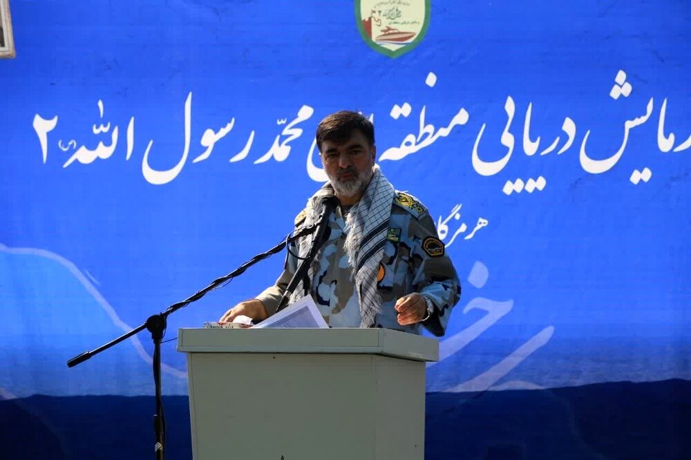 فرمانده کل انتظامی کشور:
                                پیام اقتدار و همدلی نیروهای مسلح ایران به جهانیان مخابره شده است
