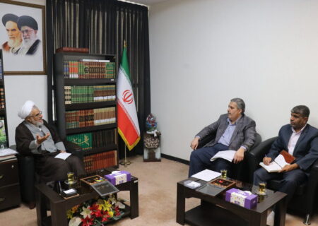 نماینده ولی فقیه در هرمزگان:
                                درآمدها مالیاتی دولت با جلوگیری از فرار مالیاتی جبران شود