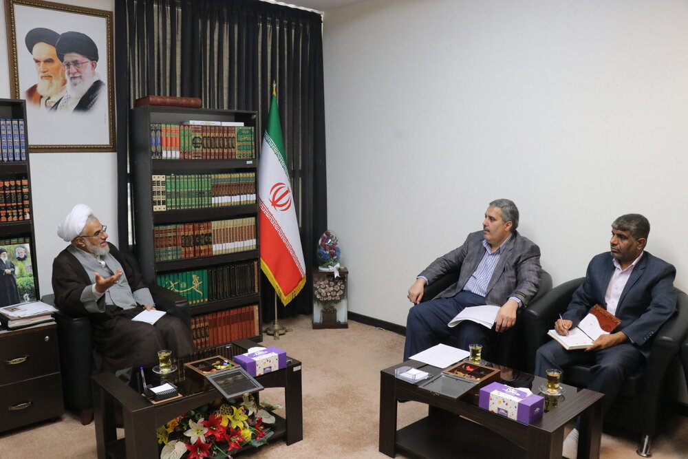 نماینده ولی فقیه در هرمزگان:
                                درآمدها مالیاتی دولت با جلوگیری از فرار مالیاتی جبران شود