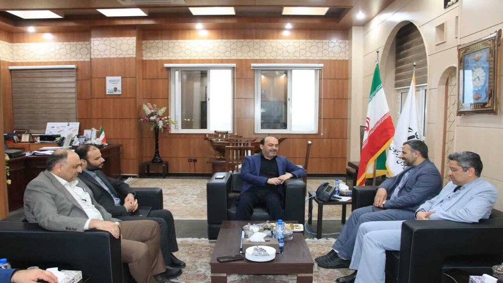 استاندار هرمزگان:
                                ایجاد دانشگاه صنعت نفت در هرمزگان را پیگیری می‌کنم