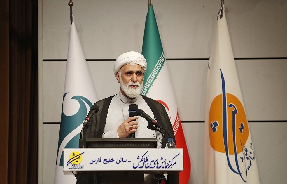  امام جمعه کیش:
                                پروازهای فرودگاه کیش افزایش پیدا کند
