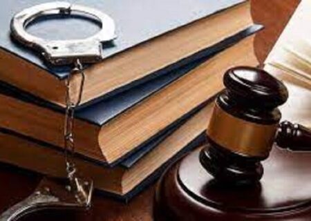 فرمانده انتظامی هرمزگان:
                                کلاهبردارِ سه هزار میلیارد ریالیِ فروش خودرو در هرمزگان دستگیر شد