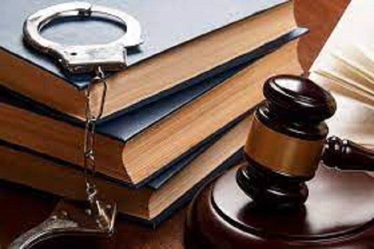 فرمانده انتظامی هرمزگان:
                                کلاهبردارِ سه هزار میلیارد ریالیِ فروش خودرو در هرمزگان دستگیر شد