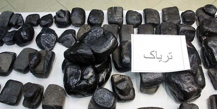 فرمانده مرزبانی هرمزگان اعلام کرد
                                 کشف بیش از یک تن موادمخدر در مرزهای هرمزگان