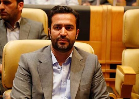 مدیرعامل منطقه آزاد کیش:
                                برای تقویت ورود مسافران زمینی به کیش، جاده شیراز به بندرچارک متصل شود