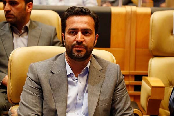 مدیرعامل منطقه آزاد کیش:
                                برای تقویت ورود مسافران زمینی به کیش، جاده شیراز به بندرچارک متصل شود