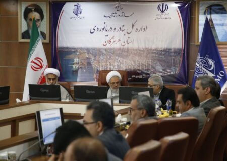 مدیرکل بنادر و دریانوردی هرمزگان خبر داد:
                                جذب ۳۰ هزار میلیارد تومان سرمایه‌گذاری خصوصی برای اجرای پروژه‌ای بندری