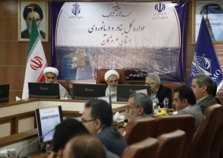 مدیرکل بنادر و دریانوردی هرمزگان خبر داد:
                                جذب ۳۰ هزار میلیارد تومان سرمایه‌گذاری خصوصی برای اجرای پروژه‌ای بندری