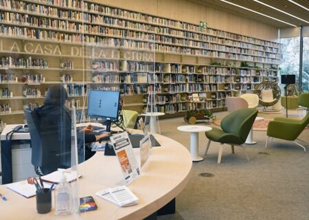 مدیرکل کتابخانه‌های عمومی هرمزگان عنوان کرد
                                مشارکت اداره کل کتابخانه های عمومی هرمزگان در تجهیز کتابخانه های مساجد