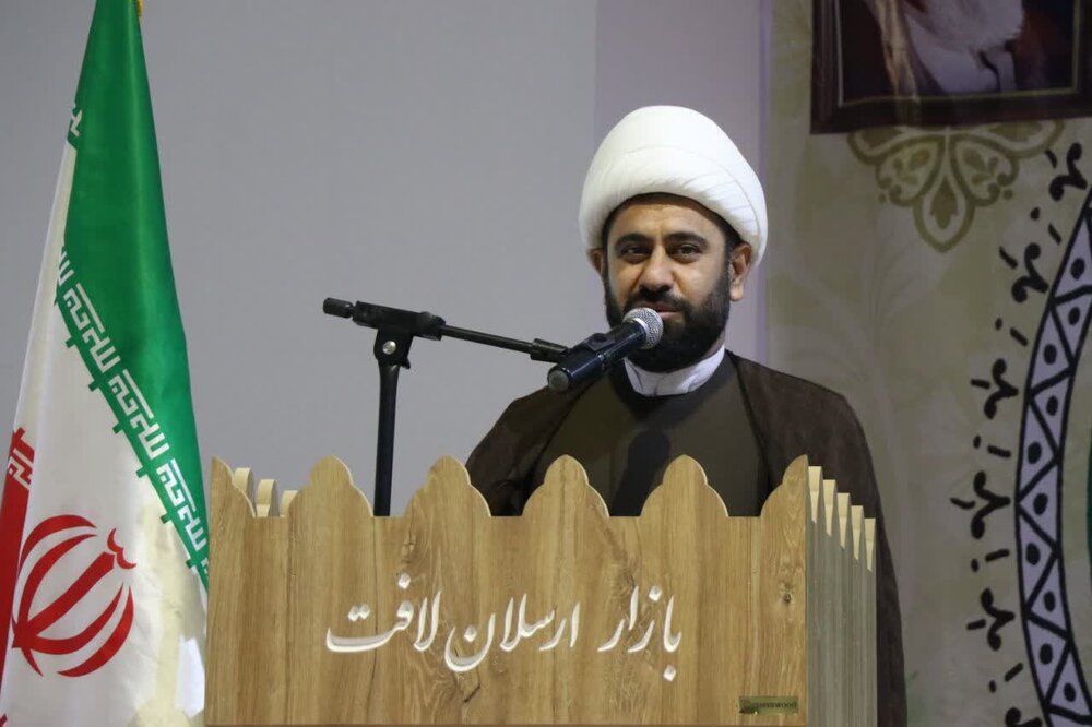 مسئول دفتر نمایندگی ولی فقیه در امور اهل سنت:
                                اتحاد شیعه و سنی جهان اسلام را به جایگاه واقعی خود می‌رساند