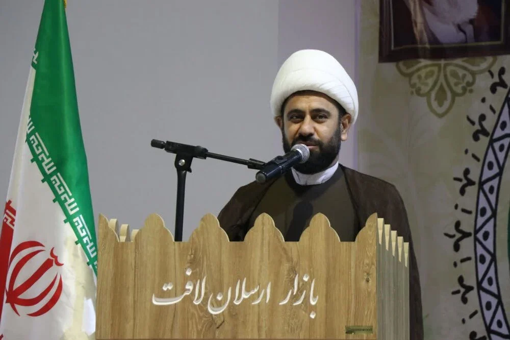 مسئول دفتر نمایندگی ولی فقیه در امور اهل سنت:
                                اتحاد شیعه و سنی جهان اسلام را به جایگاه واقعی خود می‌رساند
