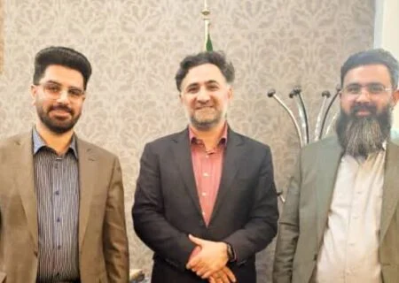 معاون علمی، فناوری و اقتصاد دانش‌بنیان رئیس‌جمهور:
                                خانه صنعتکاران در حوزه جذب سرمایه‌گذار و صادرات، همراه شرکت‌های دانش‌بنیان باشد