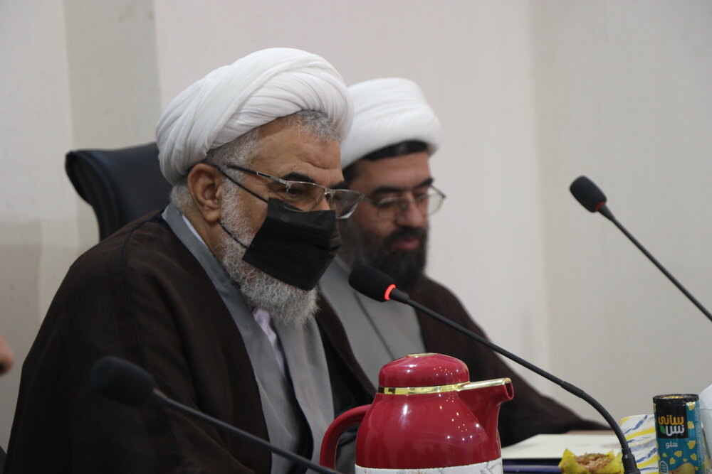 نماینده ولی فقیه در هرمزگان:
                                امام جمعه باید به عنوان حلقه وصل مردم و حاکمیت فعالیت کند