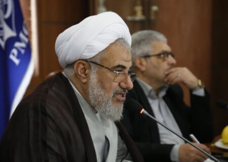 نماینده ولی فقیه در هرمزگان مطرح کرد
                                سیاست‌های ابلاغی رهبری آغاز کننده فصل نوینی در اقتصاد دریا پایه