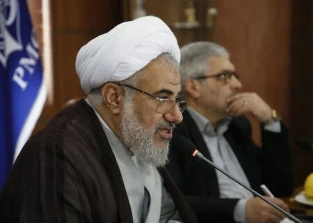 نماینده ولی فقیه در هرمزگان مطرح کرد
                                سیاست‌های ابلاغی رهبری آغاز کننده فصل نوینی در اقتصاد دریا پایه