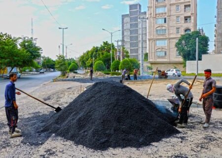 آغاز اجرای ۶۳۰۰۰ مترمربع عملیات آسفالت در محدوده منطقه دو