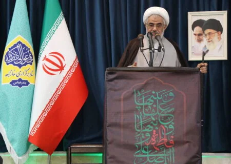 امام جمعه بندرعباس:
                                نمایندگان مجلس اجازه نفوذ قدرت‌ها در قانون‌گذاری‌ را ندهند