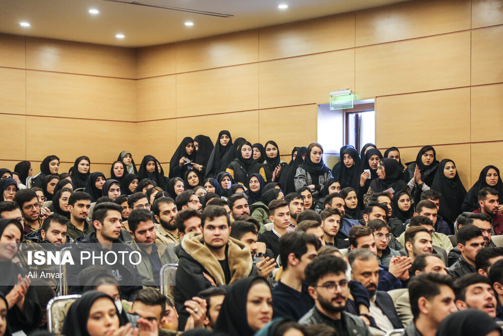 مدیرکل سیاسی و انتخابات استانداری هرمزگان:
                                دانشجویان با بالا بردن قدرت تحلیل خود می‌توانند تبیین‌گر باشند