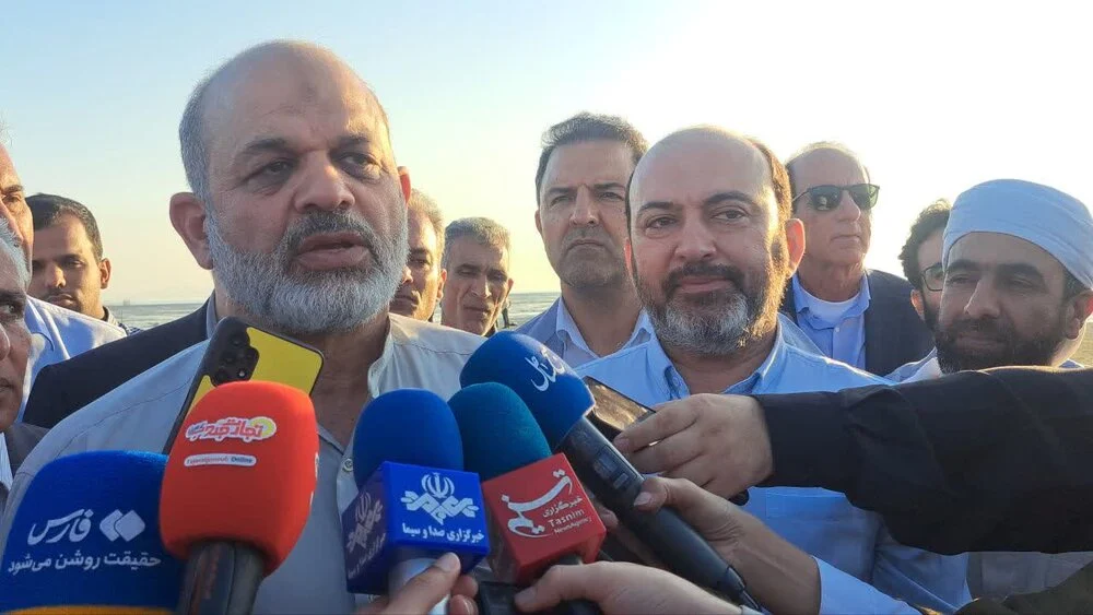 وزیر کشور:
                                راه تحقق اقتصاد دریامحور، توسعه و شکوفا کردن ظرفیت جزایر است
