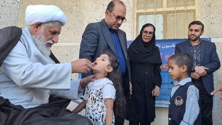 آغاز طرح واکسیناسیون تکمیلی خانه به خانه فلج اطفال در شهرستان میناب
