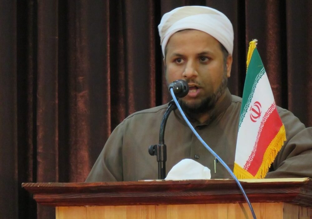 امام جمعه اهل سنت بندرلنگه:
                                حادثه تروریستی بزدلانه کرمان غم و اندوه را در دل‌هایمان زنده کرد
