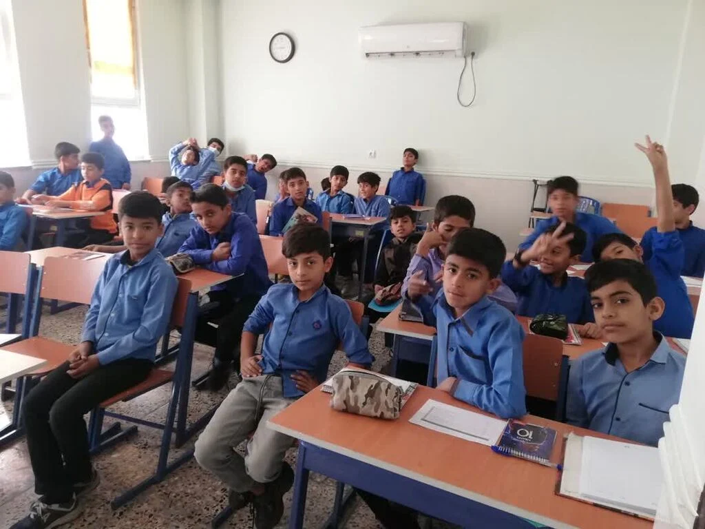 برگزاری کارگاه خودباوری ویژه نوجوانان در مدرسه روستای چاهو