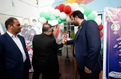 زنگ پیروزی انقلاب در مدارس کیش به صدا درآمد