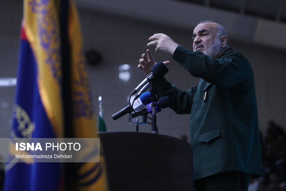 مراسم الحاق ناو «ابومهدی المهندس» به نیروی دریایی سپاه
                                سردار سلامی: نقطه محوری و کانونی فعالیت ما شکست‌دادن دشمن است