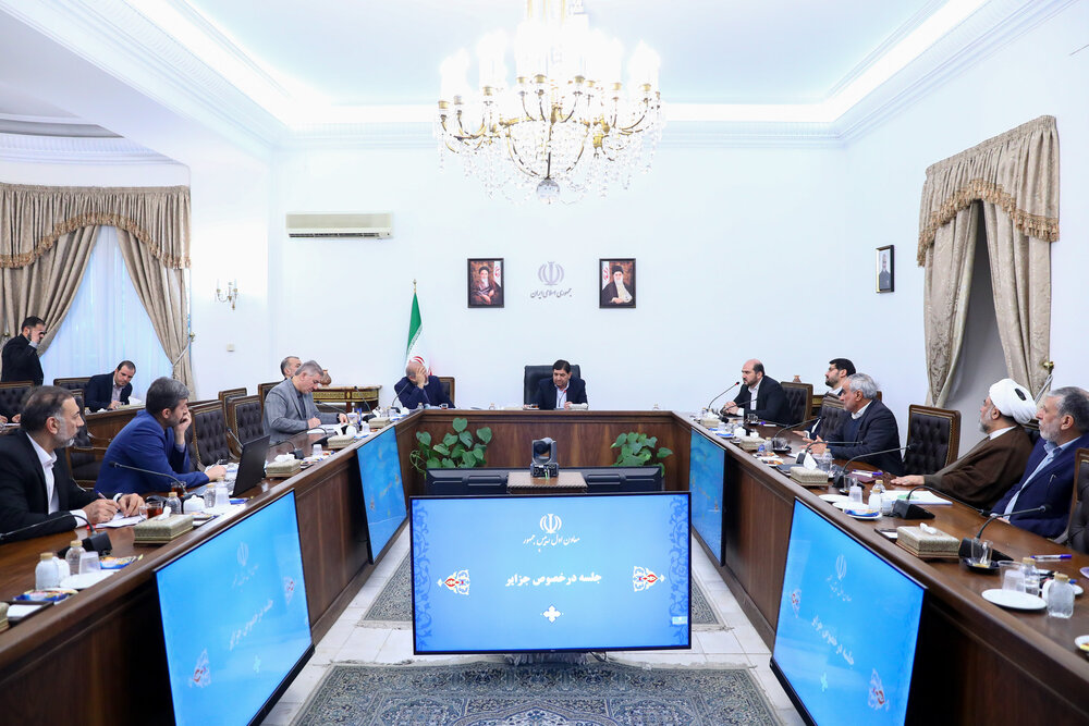 معاون اول رئیس‌جمهور در جلسه‌ای درخصوص جزایر کشور:
                                جزایر کشور ثروت و ظرفیتی در جهت توسعه گردشگری و اقتصاد دریامحور هستند