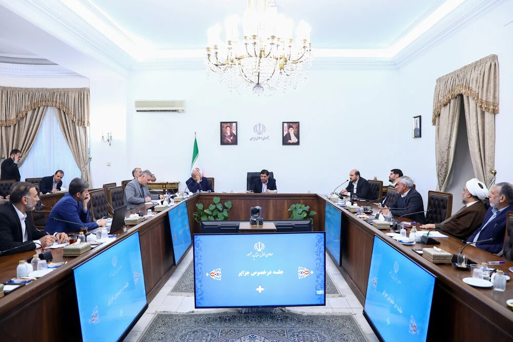 معاون اول رئیس‌جمهور در جلسه‌ای درخصوص جزایر کشور:
                                جزایر کشور ثروت و ظرفیتی در جهت توسعه گردشگری و اقتصاد دریامحور هستند