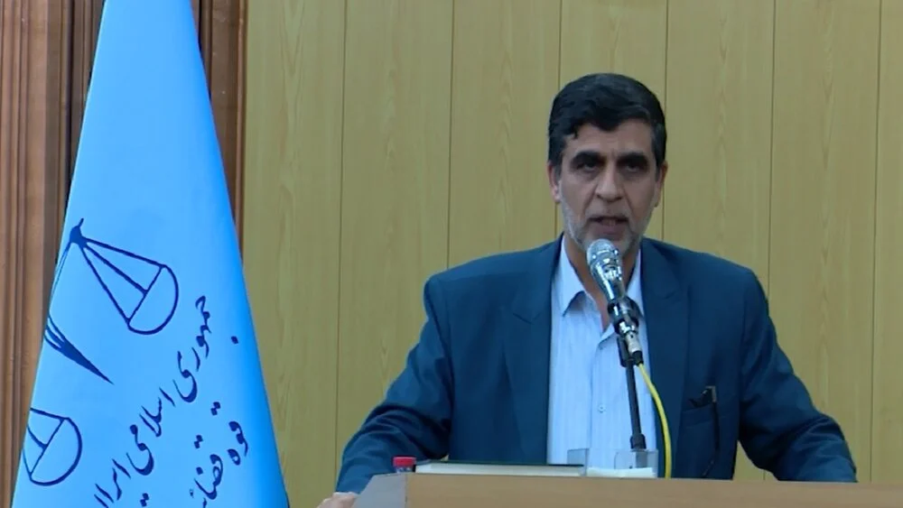 معاون سازمان زندانهای کشور:
۳۹ هزار زندانی در کشور شغل پایدار دارند/ ۱۰ هزار زندانی جرایم سبک، پابند الکترونیکی دارند