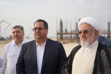 منطقه ویژه پارسیان و سواحل مکران دو بال توسعه ای هرمزگان هستند و بندر پارسیان نقش موثری در اقتصاد کشور دارد