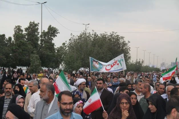 حضور پرسنل محیط زیست هرمزگان در راهپیمایی یوم الله ۲۲ بهمن ماه