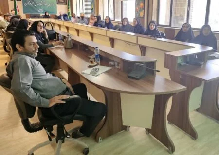دوره آموزشی آشنایی با مدیریت سبز در محیط کار با حضور رئیس گروه توسعه پایدار و امور فناوری جهاد کشاورزی استان هرمزگان و تعداد ۶۰ نفر از کارمندان این سازمان در صبح روز دوشنبه ۳۰ بهمن ۱۴۰۲ در سالن زیتون برگزار شد.