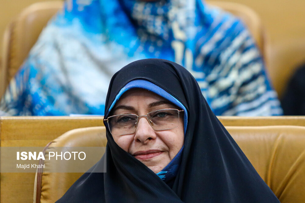 دیدار معاون امور زنان ریاست جمهوری با بانوان هرمزگانی