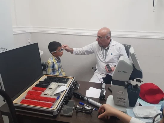 ویزیت رایگان چشم ۲۰۰ کودک در شهرستان میناب