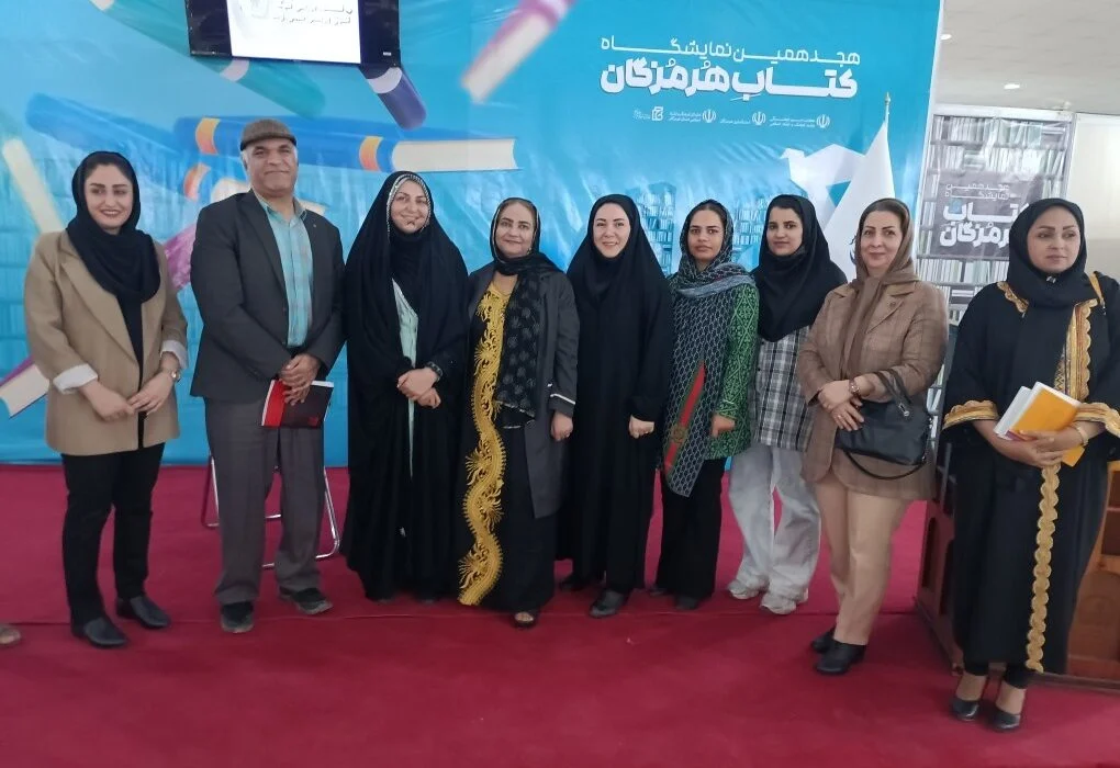پوشاک جزو عناصر مهم شناخت یک فرهنگ است/ لزوم تلفیق ایدههای جدید با سنت در طراحی لباس