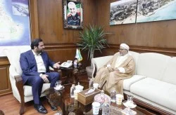 کاندیدا های غرب استان هرمزگان برنامه های خود را برای صیانت از اجرای قانون چگونگی اداره مناطق آزاد به مردم ارائه کنند.