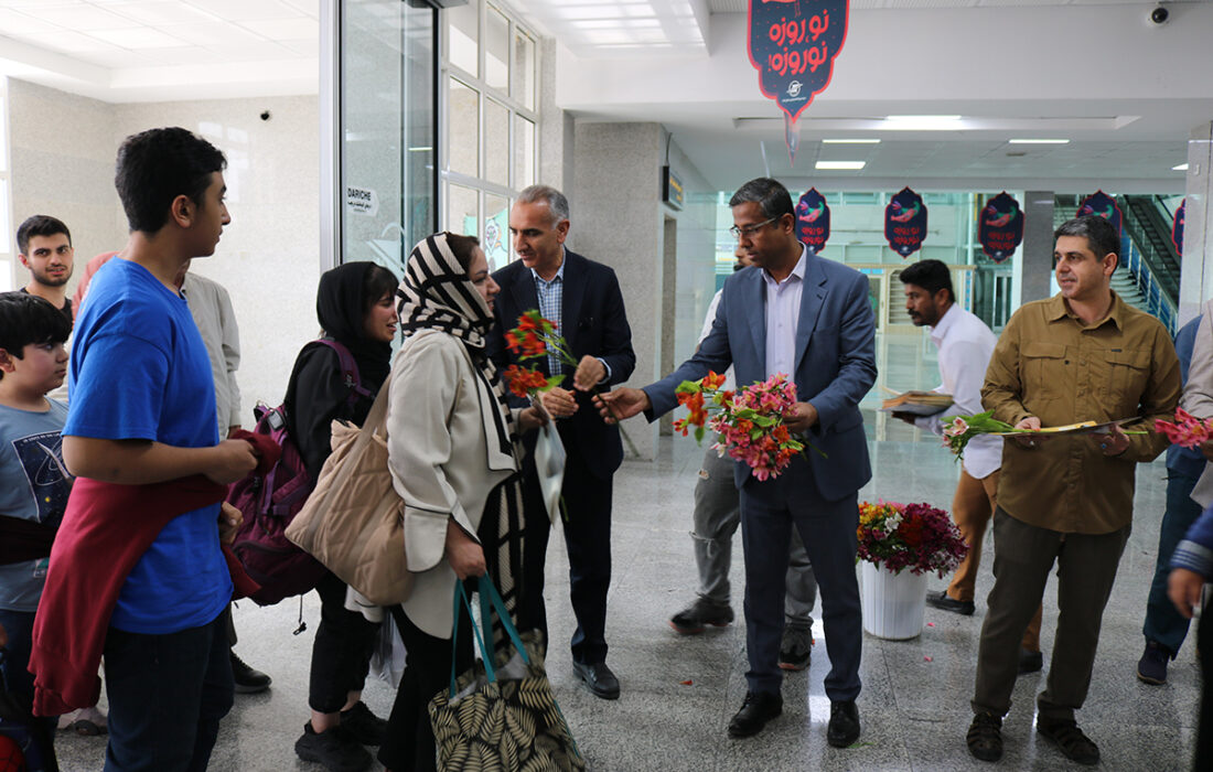 استقبال از مسافران و گردشگران نوروزی در فرودگاه بندرعباس