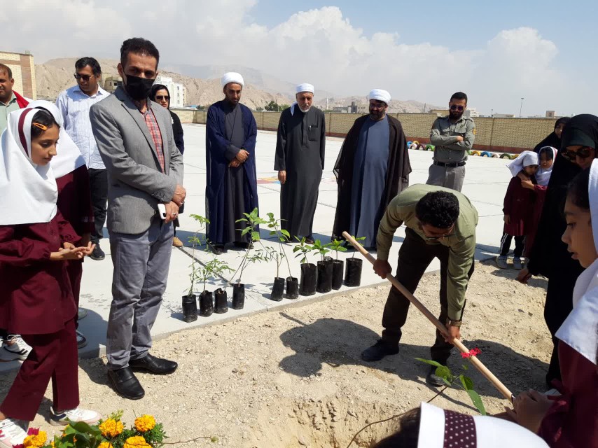 انجام مراسم در ختکاری به همت خانه محیط زیست اداره محیط زیست شهر ستان خمیر