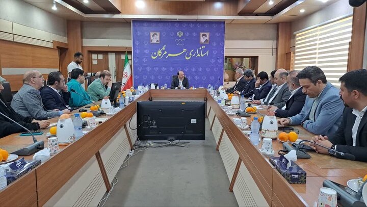 دعوت استاندار هرمزگان از شرکت‌های فولاد برای سرمایه‌گذاری در بنادر نسل سه