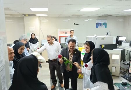 بازدید معاون درمان دانشگاه علوم پزشکی به مناسبت روز آزمایشگاه از بخش های آزمایشگاهی بیمارستان های مرکز استان