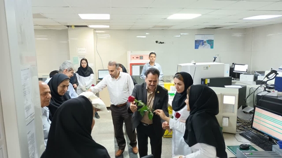 بازدید معاون درمان دانشگاه علوم پزشکی به مناسبت روز آزمایشگاه از بخش های آزمایشگاهی بیمارستان های مرکز استان