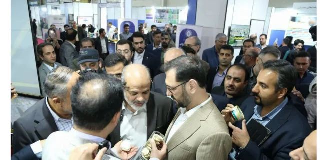 بازدید وزیر کشور از غرفه هرمزگان در نمایشگاه توانمندیهای صادراتی